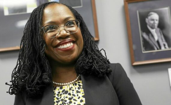 Ketanji Brown Jackson, première juge afro-américaine confirmée à la Cour suprême