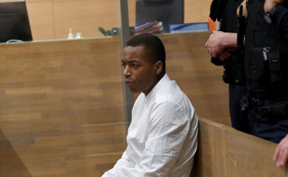 Meurtre d’une postière dans l’Ain: Mamadou Diallo acquitté « au bénéfice du doute »