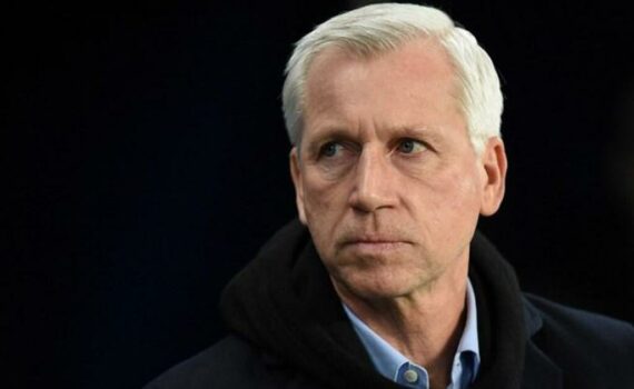 Alan Pardew, du CSKA Sofia quitte son poste, invoquant son « indignation » face au comportement raciste des supporters envers les joueurs noirs du club