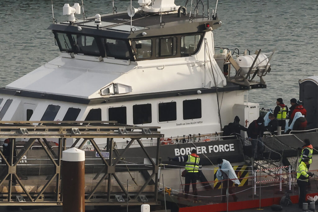 Les quatre migrants morts dans le naufrage dans la Manche sont «possiblement» afghanes et sénégalaises