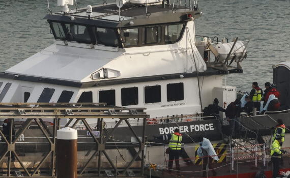 Les quatre migrants morts dans le naufrage dans la Manche sont «possiblement» afghanes et sénégalaises